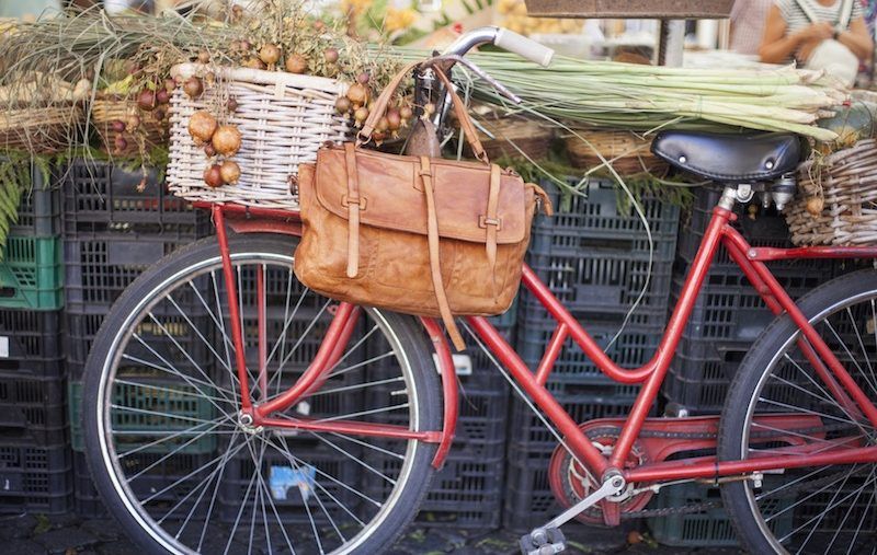 mercato-campo-de-fiori-bags-and-fruits